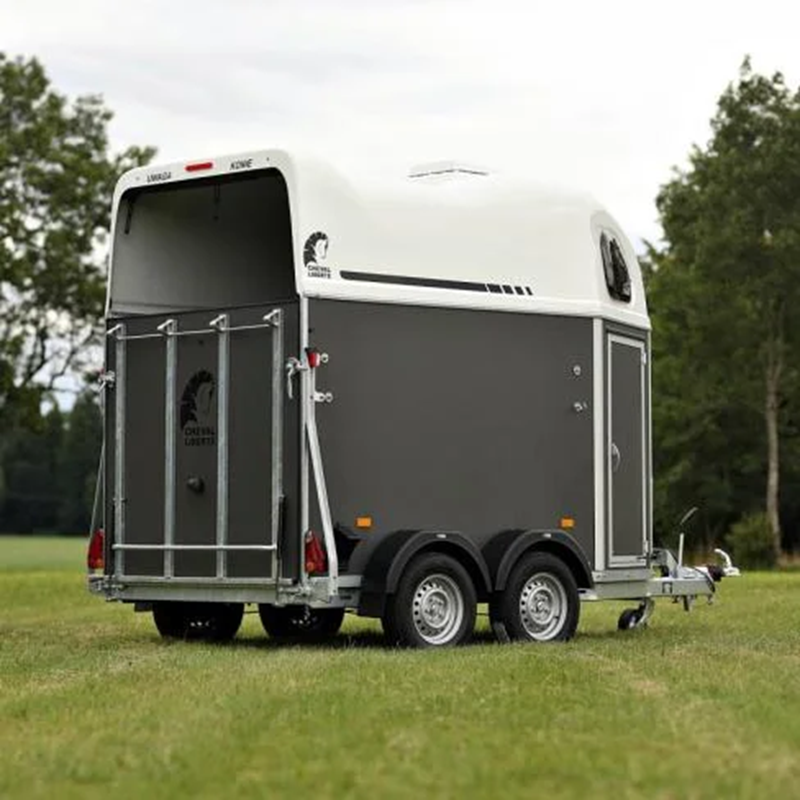 Pferdeanhänger – Gold First Liberty Horse Van