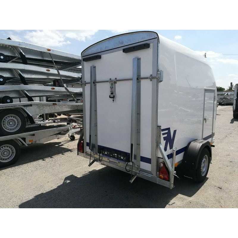 Niewiadów Polyester-Transporter mit Seitentür und Laderampe